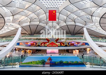 Peking, China – 13. April 2024: Terminal des Neuen Flughafen Beijing Daxing New International Airport (PKX) in Peking, China Stockfoto