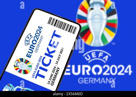 Deutschland - 1. Mai 2024: Ticket für die UEFA Euro 2024 Deutschland Fußball-Europameisterschaft Europa-Europameisterschaft Logo auf Einem Cell Pho Stockfoto