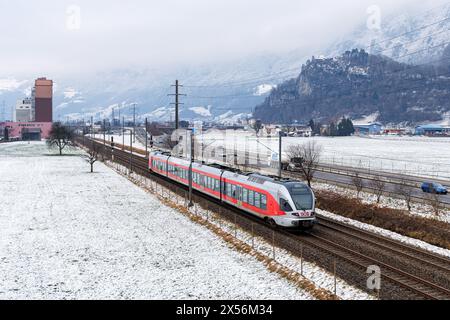 Flums, Schweiz - 9. Januar 2024: Stadler Flirt 3 Zug Der Südostbahn In Flums, Schweiz. Stockfoto