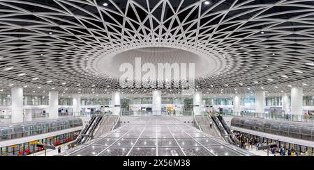 Shenzhen, China - 3. April 2024: Shenzhen Metro Modern Architecture In Public Transport U-Bahn Station Gangxia North Panorama In Shenzhen, China. Stockfoto