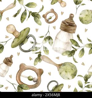 Baby Aquarellzeichnung mit Schnuller, Milchflasche, hölzernem Rassel und grünen Pflanzen auf weißem Hintergrund. Isolierte handgezeichnete Illustration für Kinder Stockfoto