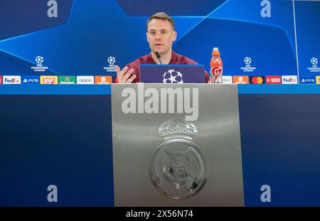 Madrid, Spanien. Mai 2024. Kapitän Manuel neuer nimmt an der abschließenden Pressekonferenz des FC Bayern München im Bernabeu-Stadion Teil. Der FC Bayern trifft am 08.05.2024 im Halbfinale der Champions League im Bernabeu-Stadion in Madrid auf Real Madrid. Quelle: Peter Kneffel/dpa/Alamy Live News Stockfoto