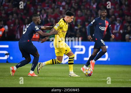 Borussia Dortmunds Stürmer Jadon Sancho kämpft am 7. Mai 2024 im Parc des Princes-Stadion in Paris im Halbfinale der UEFA Champions League zwischen Paris Saint-Germain und Borussia Dortmund um den Ball. Foto: Firas Abdullah/ABACAPRESS. COM Credit: Abaca Press/Alamy Live News Stockfoto