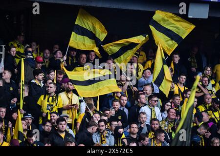 Die Fans von Borussia Dortmund bejubeln ihr Team beim Halbfinalspiel der UEFA Champions League zwischen Paris Saint-Germain und Borussia Dortmund am 7. Mai 2024 im Parc des Princes-Stadion in Paris. Foto: Firas Abdullah/ABACAPRESS. COM Credit: Abaca Press/Alamy Live News Stockfoto