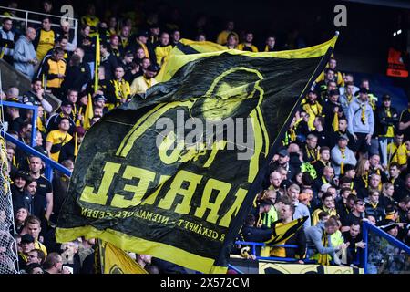 Die Fans von Borussia Dortmund bejubeln ihr Team beim Halbfinalspiel der UEFA Champions League zwischen Paris Saint-Germain und Borussia Dortmund am 7. Mai 2024 im Parc des Princes-Stadion in Paris. Foto: Firas Abdullah/ABACAPRESS. COM Credit: Abaca Press/Alamy Live News Stockfoto