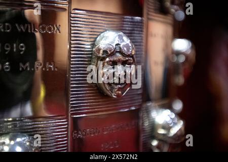 Washington, Vereinigte Staaten Von Amerika. Mai 2024. Die Indy 500 Borg-Warner Trophy wird am Dienstag, 7. Mai 2024, im US Capitol in Washington, DC, ausgestellt. Credit: Rod Lamkey/CNP/SIPA USA Credit: SIPA USA/Alamy Live News Stockfoto