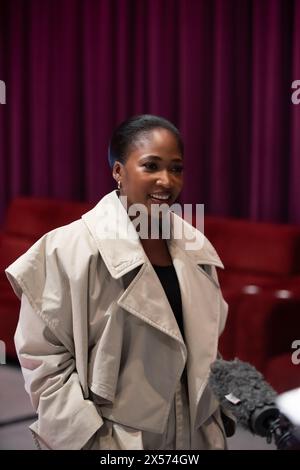 Adelayo Adedayo posiert auf dem roten Teppich vor der Pressezeile vor dem feierlichen Screening von Staffel 2 von „The Responder“ im Fact Picture House Liverpool Stockfoto