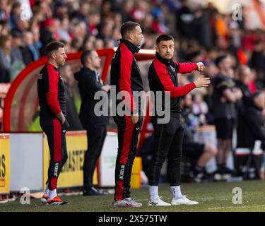 Airdrie, Schottland. Mai 2024. Rhys McCabe (Airdrieonians Manager) arbeitet mit seinem Coaching-Team. Credit: Raymond Davies / Alamy Live News Stockfoto