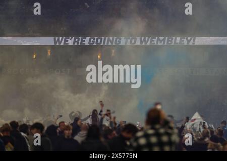 Bolton, Großbritannien. Mai 2024. Bolton geht nach Wembley während der Play-offs der Sky Bet League 1 Halbfinale im zweiten Legspiel Bolton Wanderers gegen Barnsley im Toughsheet Community Stadium, Bolton, Vereinigtes Königreich, 7. Mai 2024 (Foto: Alfie Cosgrove/News Images) in Bolton, Vereinigtes Königreich am 7. Mai 2024. (Foto: Alfie Cosgrove/News Images/SIPA USA) Credit: SIPA USA/Alamy Live News Stockfoto