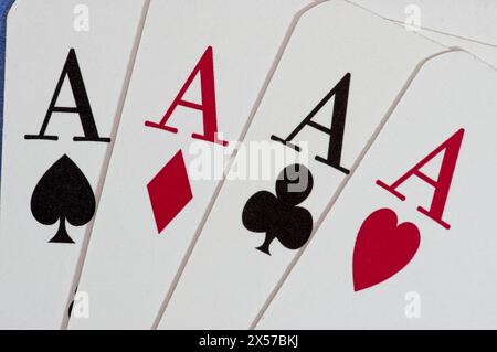 Karten mit vier Assen spielen Stockfoto