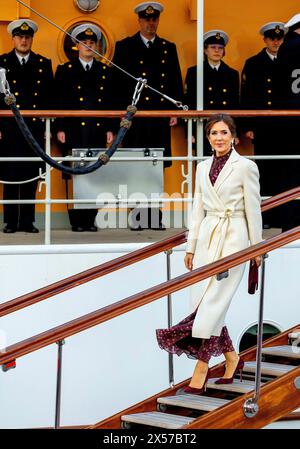 Stockholm, Schweden. Mai 2024. Queen Mary nach dem Empfang verlassen Sie den Dannebrog in Stocholm am 2. Und letzten Tag des Staatsbesuchs in Schweden Credit: Albert Nieboer POINT THE GUE OUT/dpa/Alamy Live News Stockfoto