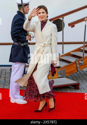 Stockholm, Schweden. Mai 2024. Queen Mary nach dem Empfang verlassen Sie den Dannebrog in Stocholm am 2. Und letzten Tag des Staatsbesuchs in Schweden Credit: Albert Nieboer POINT THE GUE OUT/dpa/Alamy Live News Stockfoto