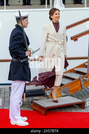 Stockholm, Schweden. Mai 2024. Queen Mary nach dem Empfang verlassen Sie den Dannebrog in Stocholm am 2. Und letzten Tag des Staatsbesuchs in Schweden Credit: Albert Nieboer POINT THE GUE OUT/dpa/Alamy Live News Stockfoto