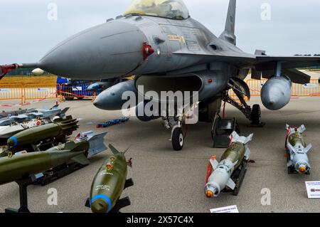 Leistungsstarker F16-Kampfjet für Action. Die portugiesische Luftwaffe ist einsatzbereit. Stockfoto