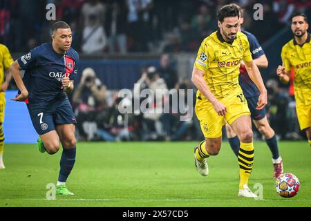 Paris, Frankreich, Frankreich. Mai 2024. KYLIAN MBAPPE von PSG und MATS HUMMELS von Borussia Dortmund während des UEFA Champions League-Spiels zwischen Paris Saint-Germain und Borussia Dortmund im Parc des Princes Stadium. (Kreditbild: © Matthieu Mirville/ZUMA Press Wire) NUR REDAKTIONELLE VERWENDUNG! Nicht für kommerzielle ZWECKE! Stockfoto