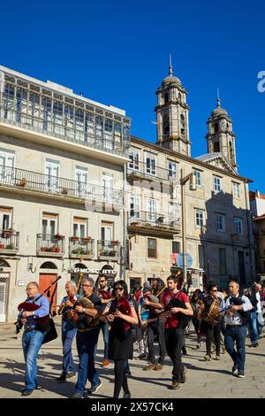 Gruppe von pipers, Praza da Pedra, Concatedral de Santa María, Vigo, Pontevedra, Galizien, Spanien Stockfoto