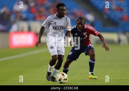 Frisco, Texas, USA. Mai 2024. Der AKEEM O’CONNOR-WARD von Memphis 901 FC (14) hält den Ball im Besitz, als der Mittelfeldspieler KATLEGO NTSABELENG (16) im Toyota Stadium am Dienstag in Frisco, Texas, bei seinem Spiel im Lamar Hunt U.S. Open Cup in der Runde 32 verfolgt. (Kreditbild: © Brian McLean/ZUMA Press Wire) NUR REDAKTIONELLE VERWENDUNG! Nicht für kommerzielle ZWECKE! Stockfoto