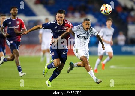 Frisco, Texas, USA. Mai 2024. Der FC Dallas Verteidiger SAM JUNQUA (29) und LUIZ FERNANDO NASCIMENTO (9) aus Memphis 901 FC verwickeln sich beim Lamar Hunt U.S. Open Cup-Spiel der Runde 32 im Toyota Stadium am Dienstag in Frisco, Texas. (Kreditbild: © Brian McLean/ZUMA Press Wire) NUR REDAKTIONELLE VERWENDUNG! Nicht für kommerzielle ZWECKE! Stockfoto
