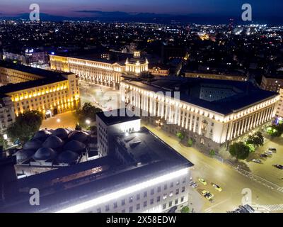 Blick über die Innenstadt von Bulgarien - Sofia bei Nacht. Stockfoto