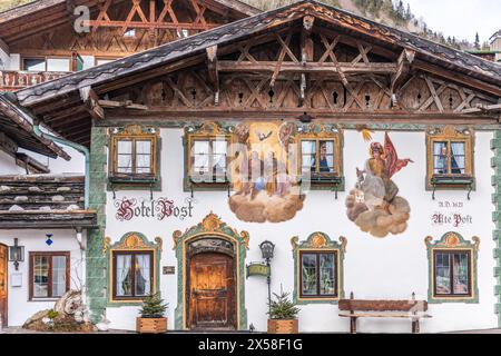 Geographie / Reisen, Deutschland, Bayern, Wallgau, historische Häuser mit Lueftl-Malerei im Wallgau, das URHEBERRECHT DES KÜNSTLERS MUSS NICHT GELÖSCHT WERDEN Stockfoto