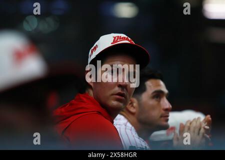 Mexiko-Stadt, Ciudad de Mexico, Mexiko. Mai 2024. Trevor Bauer #96 von Diablos Rojos ist auf dem Dugout während eines Spiels der mexikanischen Baseball League (LMB) zwischen Conspiradores de Queretaro und Diablos Rojos del México im Alfredo Harp HelÃº Stadium zu sehen. Red Devils besiegen Verschwörer 3-2. (Kreditbild: © Carlos Santiago/eyepix via ZUMA Press Wire) NUR REDAKTIONELLE VERWENDUNG! Nicht für kommerzielle ZWECKE! Stockfoto