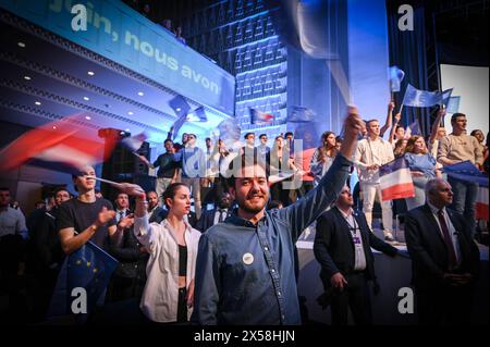 Paris, Frankreich. Mai 2024. Die Jeunes avec Macron während des Treffens von Valerie Hayer für die Europawahlen im Maison de la Mutualite in Paris am 7. Mai 2024. Foto: Tomas Stevens/ABACAPRESS. COM Credit: Abaca Press/Alamy Live News Stockfoto