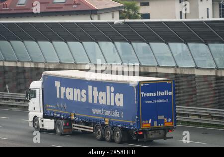 Bergamo, Italien. Mai 2024. In Italien nimmt der Straßengüterverkehr sechsmal schneller zu als die Schiene: 21 Milliarden Tonnen pro Kilometer auf der Schiene und 180 Milliarden Tonnen pro Kilometer auf der Autobahn. Quelle: Unabhängige Fotoagentur/Alamy Live News Stockfoto