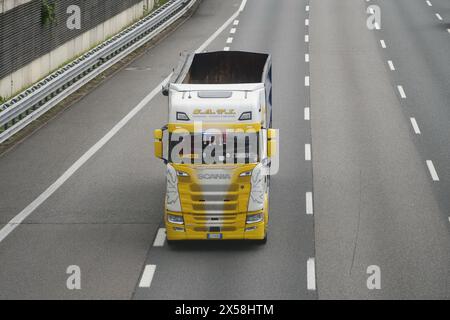 Bergamo, Italien. Mai 2024. In Italien nimmt der Straßengüterverkehr sechsmal schneller zu als die Schiene: 21 Milliarden Tonnen pro Kilometer auf der Schiene und 180 Milliarden Tonnen pro Kilometer auf der Autobahn. Quelle: Unabhängige Fotoagentur/Alamy Live News Stockfoto