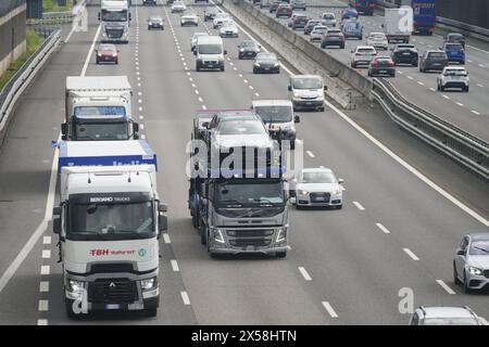 Bergamo, Italien. Mai 2024. In Italien nimmt der Straßengüterverkehr sechsmal schneller zu als die Schiene: 21 Milliarden Tonnen pro Kilometer auf der Schiene und 180 Milliarden Tonnen pro Kilometer auf der Autobahn. Quelle: Unabhängige Fotoagentur/Alamy Live News Stockfoto