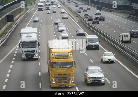 Bergamo, Italien. Mai 2024. In Italien nimmt der Straßengüterverkehr sechsmal schneller zu als die Schiene: 21 Milliarden Tonnen pro Kilometer auf der Schiene und 180 Milliarden Tonnen pro Kilometer auf der Autobahn. Quelle: Unabhängige Fotoagentur/Alamy Live News Stockfoto