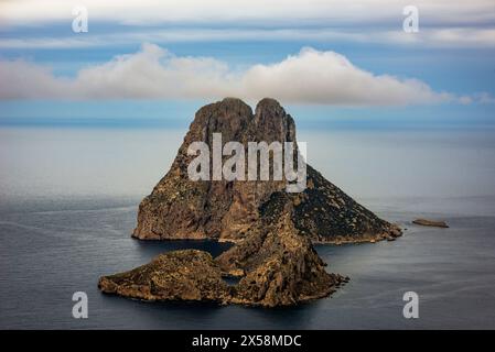 Nahaufnahme der Inseln es Vedra und es Vedranell vom Aussichtspunkt es Vedra, Sant Josep de Sa Talaia, Ibiza, Balearen, Spanien Stockfoto