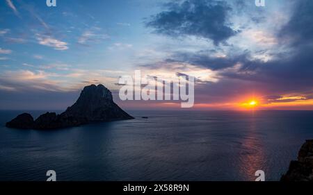 Insel es Vedra wunderschönes Panorama bei Sonnenuntergang, Sant Josep de Sa Talaia, Ibiza, Balearen, Spanien Stockfoto