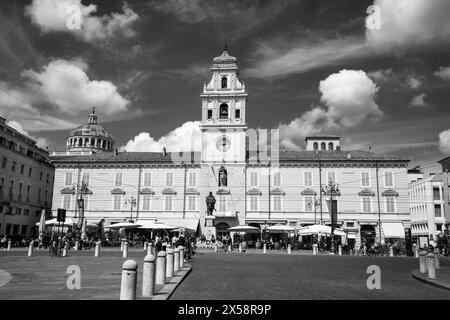 Schwarz-weiße Stadtlandschaft von Parmas Piazza Garibaldi Stadtzentrum Stockfoto