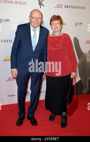 Walter Momper Mit Ehefrau Anne Momper Bei Der Saisoner ffnung Der walter-momper-mit-ehefrau-anne-momper-bei-der-saisoner-ffnung-der