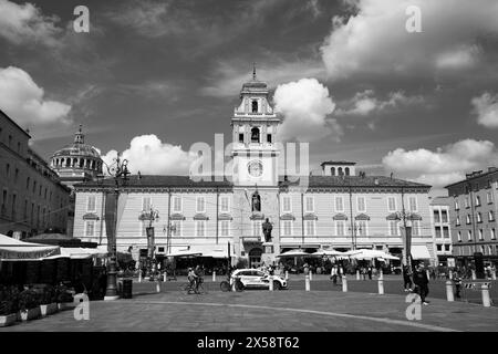 Schwarz-weiße Stadtlandschaft von Parmas Piazza Garibaldi Stadtzentrum Stockfoto