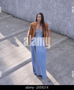 Paola Turani Outfit im Straßenstil vor der Modenschau Ermanno Scervino während der Mailand Fashion Week Stockfoto