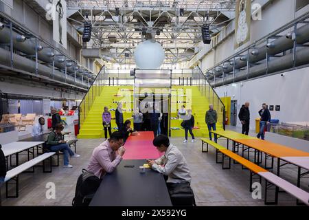 MAILAND, ITALIEN - 17. APRIL 2024: IKEA-Installation während der Milan Design Week Stockfoto