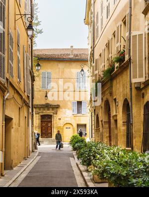 Wunderschöne traditionelle französische Architektur in Aix en Provence, Frankreich Stockfoto