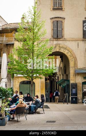 Traditionelles französisches Café im Freien in Aix en Provence, Frankreich Stockfoto