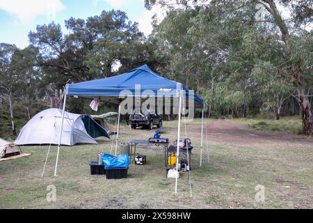 Turon National Park in der Nähe von Lithgow in New South Wales, Campingplatz für Buscamping mit Pavillon und Zelten, auf Woolshed Flat Campground Australia Stockfoto