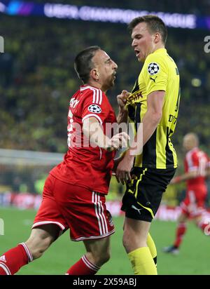 LONDON , GROSSBRITANNIEN , 25 Mai UEFA Champions League 2012/ 2013 Finale Borussia Dortmund gegen FC Bayern München im Wembley Stadium London am 25 Mai 2013 legt sich Franck Ribery ( FCB ) mit Kevin Grosskreutz ( BVB ) ein Fussball Championsleague Finale : Borussia Dortmund - FC Bayern MŸnchen 1:2-Fußball-Championsleague-Finale 26.5.2013 London Wembley Stadion © diebilderwelt / Alamy Stock Stockfoto