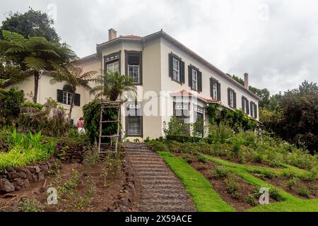 FUNCHAL, PORTUGAL - 24. AUGUST 2021: Das ist das Gebäude des Naturkundemuseums im Botanischen Garten. Stockfoto