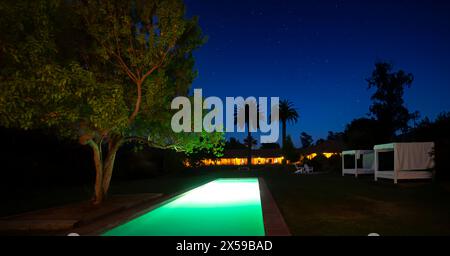 Lifestyle am Swimmingpool im La Casona Hotel, Matetic Vineyards, Chile. Stockfoto