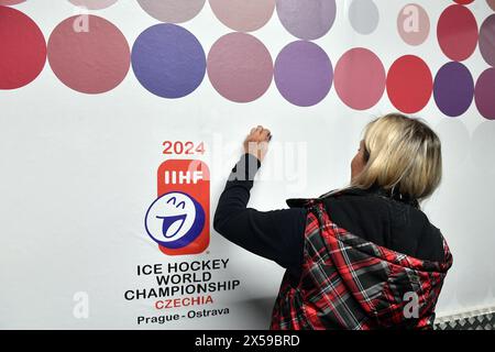 Prag, Tschechische Republik. Mai 2024. Vorbereitungen vor dem Start der Hockeyweltmeisterschaft in Prag in der Tschechischen Republik. Die IIHF Eishockey-Weltmeisterschaft 2024 kehrt nach Tschechien zurück. Die Veranstaltung findet vom 10. Bis 26. Mai 2024 in Prag und Ostrava statt. (Kreditbild: © Slavek Ruta/ZUMA Press Wire) NUR REDAKTIONELLE VERWENDUNG! Nicht für kommerzielle ZWECKE! Stockfoto