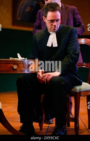 LONDON, ENGLAND, Vereinigtes Königreich - 07. MAI 2024: David Hartley als Reverend Jargogle Besetzung des Regierungsinspektors, Marylebone Theatre, Rudolf Steiner House, London, Vereinigtes Königreich. Quelle: Siehe Li/Picture Capital/Alamy Live News Stockfoto