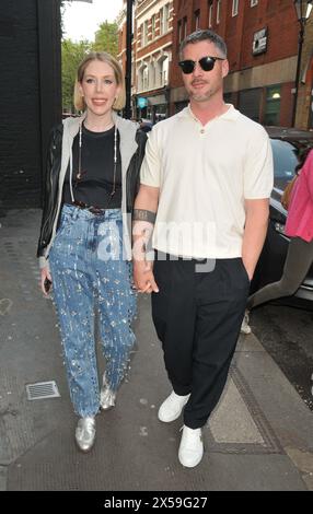 Katherine Ryan und Bobby Koostra beim Oscar's Book Prize 2024, The Ivy Club, West Street, am Dienstag, den 7. Mai 2024 in London, England, Großbritannien. CAP/CAN ©CAN/Capital Pictures Stockfoto