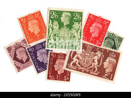 Eine Montage von Briefmarken von König George VI. Aus Großbritannien auf weißem Hintergrund. Stockfoto