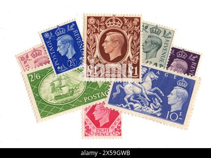 Eine Montage von Briefmarken von König George VI. Aus Großbritannien auf weißem Hintergrund. Stockfoto