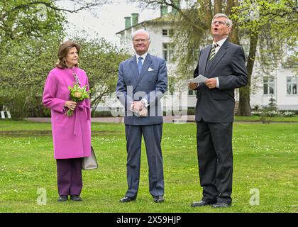 Borgholm, Schweden. Mai 2024. Königin Silvia und König Carl XVI. Gustaf von Schweden beim 100-jährigen Jubiläum von Königin Victoria's Sanatorium (Drottning Victorias Hotell och Vilohem) in Borgholm, Schweden, am 8. Mai 0224. Foto: Jonas Ekströmer/TT/Code 10030 Credit: TT News Agency/Alamy Live News Stockfoto