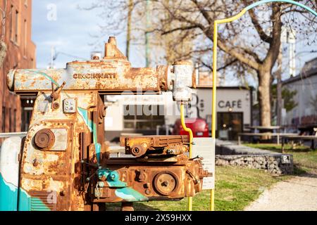 Antike Nähmaschine in einem Park in montreal Industriezone nahe dem Kanal lachine Stockfoto